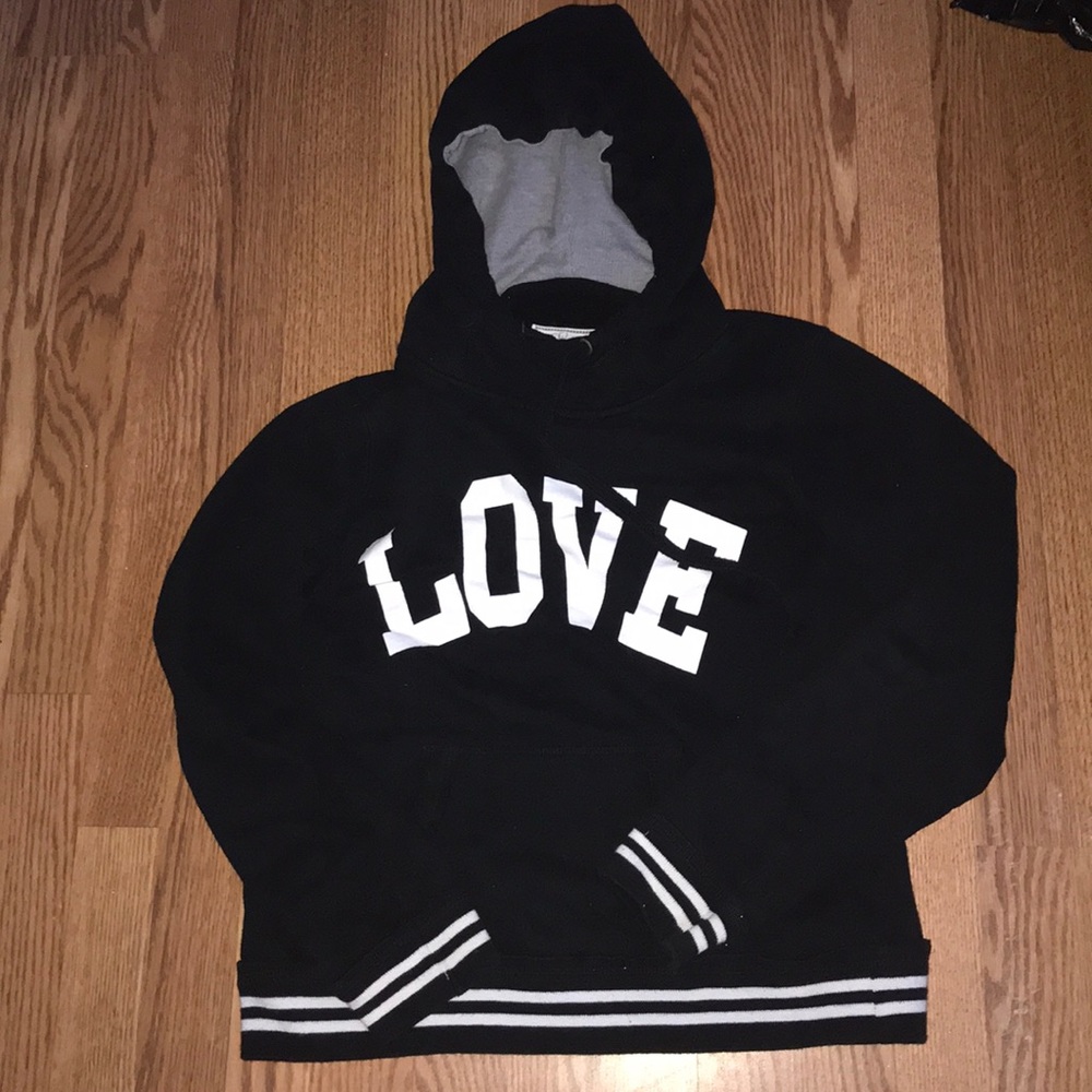 Cute Black and white hoodie ! 🖤